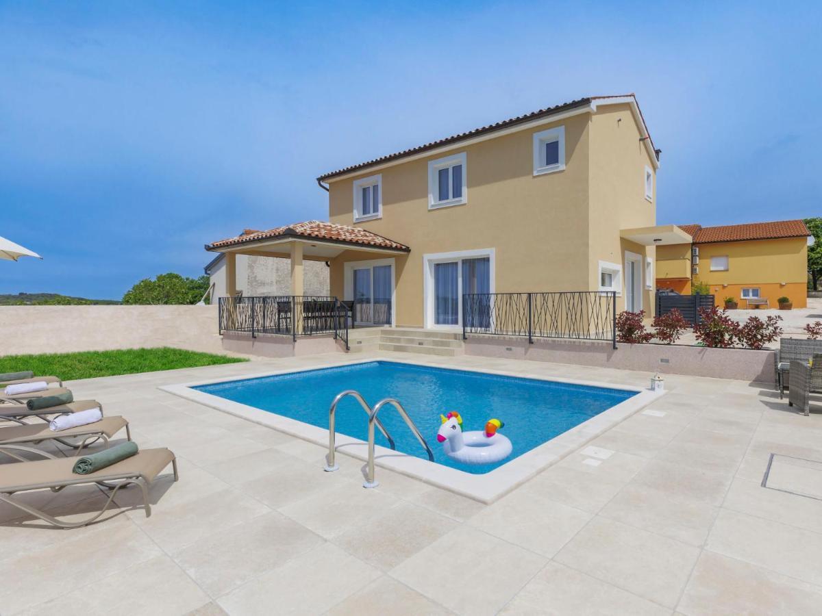 Holiday Home Villa Dora By Interhome Пула Экстерьер фото